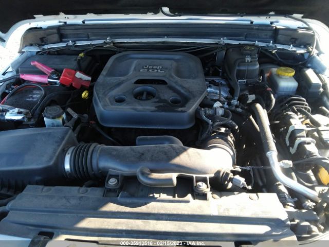 1C4HJXDN1JW265880 Jeep Wrangler Unlimited Sport