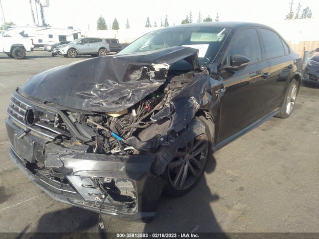 1VWAA7A37JC033643 Volkswagen Passat 2.0t S/r-line