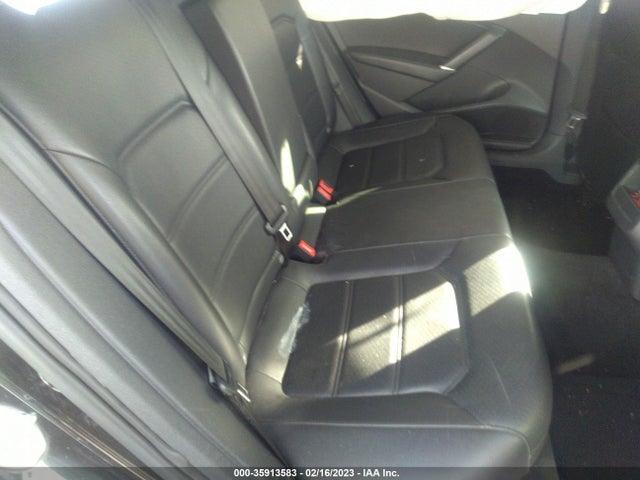 1VWAA7A37JC033643 Volkswagen Passat 2.0t S/r-line
