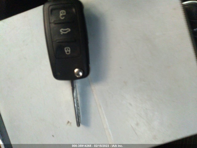WVGAV7AX6JK005621 Volkswagen TIGUAN LIMITED