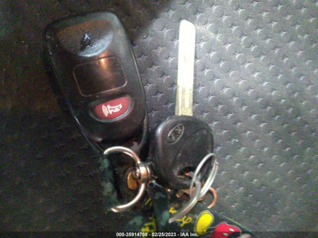 5XYKT3A11BG128883 KIA SORENTO LX