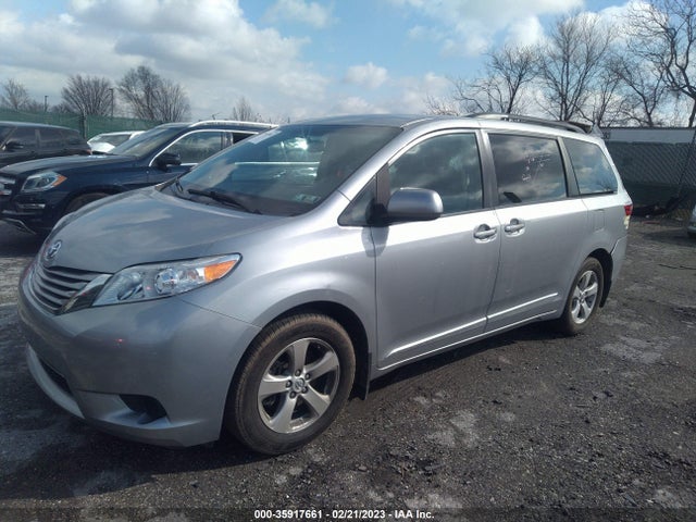 Toyota SIENNA LE 2017 5TDKZ3DC9HS897879 Image 2