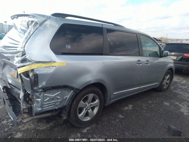 Toyota SIENNA LE 2017 5TDKZ3DC9HS897879 Image 4