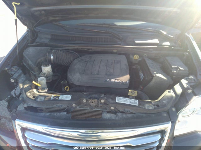 2C4RC1GG8ER273322 Chrysler Town & Country Limited