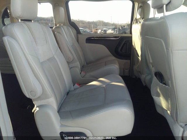 2C4RC1GG8ER273322 Chrysler Town & Country Limited