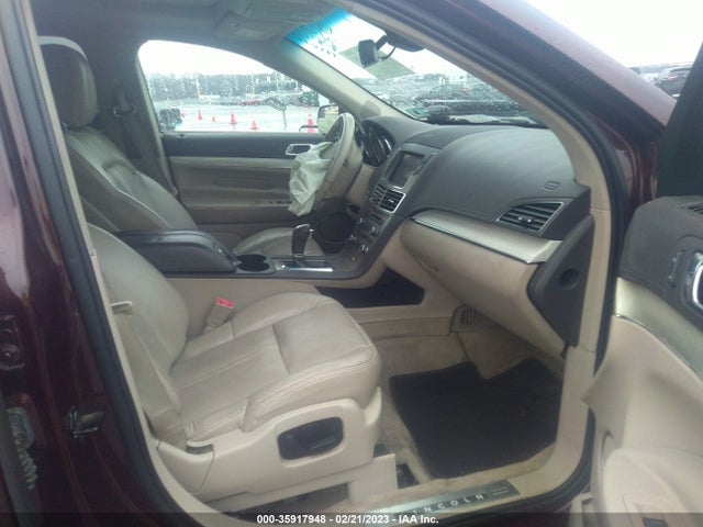 Lincoln MKT 2010 2LMHJ5FR1ABJ22742 Image 6