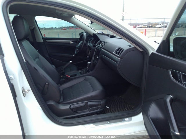 1VWAA7A30JC036836 Volkswagen Passat 2.0t S/r-line