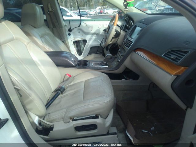 2LMHJ5AT6ABJ04577 Lincoln MKT