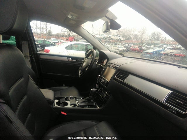 WVGFF9BP4BD000954 Volkswagen Touareg Sport
