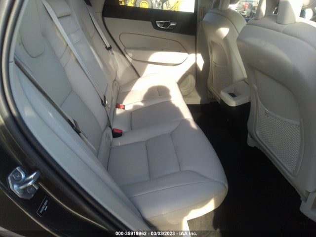 2018 Volvo XC60, VIN: YV4A22RK5J1096148