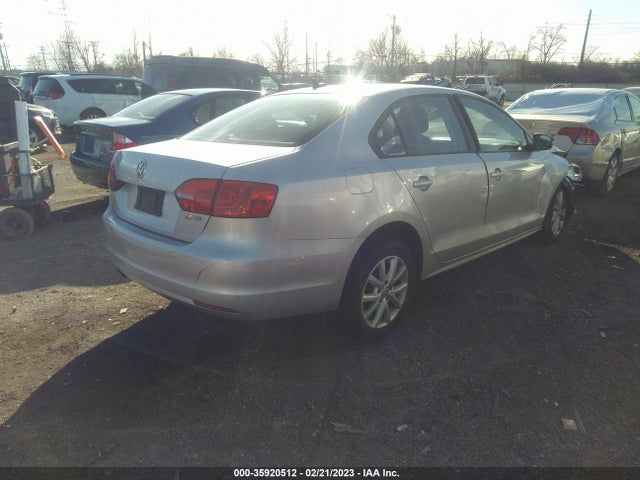 3VWDX7AJ4CM402468 Volkswagen Jetta Sedan Se W