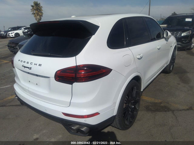 2017 Porsche Cayenne, VIN: WP1AE2A22HLA68956