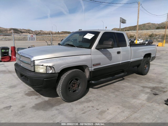Dodge RAM 2500 2000 3B7KC2362YG143339 Image 2