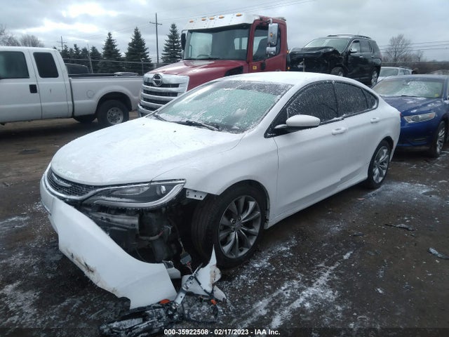 Chrysler 200 S 2015 1C3CCCBBXFN692580 Image 2