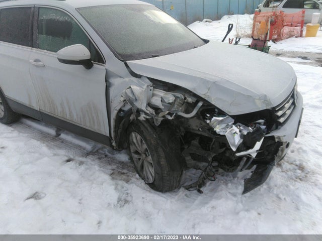 3VV2B7AX7JM000701 Volkswagen Tiguan Sel/se