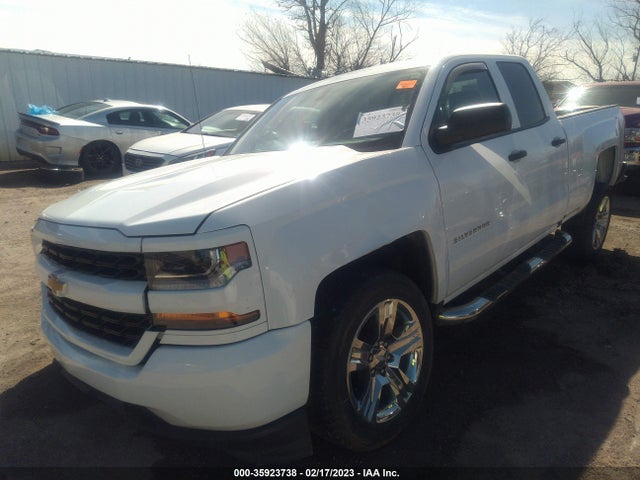 Chevrolet Silverado 1500 Custom 2017 1GCRCPEH7HZ188867 Image 2