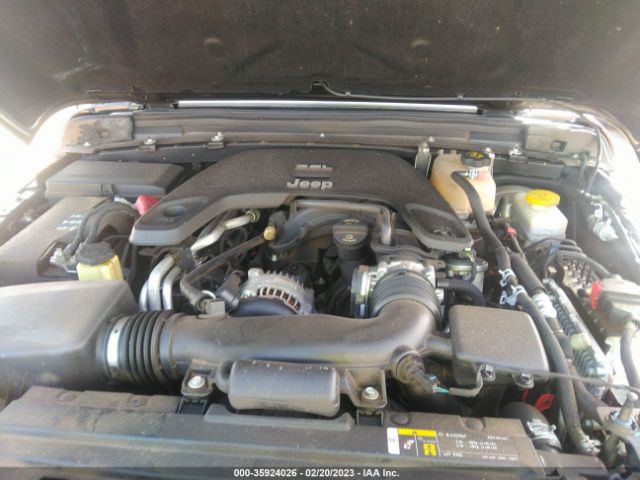 1C4HJXEG9JW173447 Jeep Wrangler Unlimited Sahara