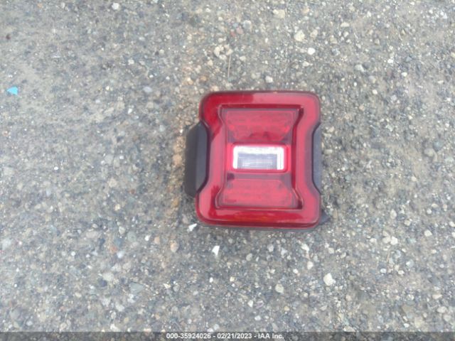 1C4HJXEG9JW173447 Jeep Wrangler Unlimited Sahara
