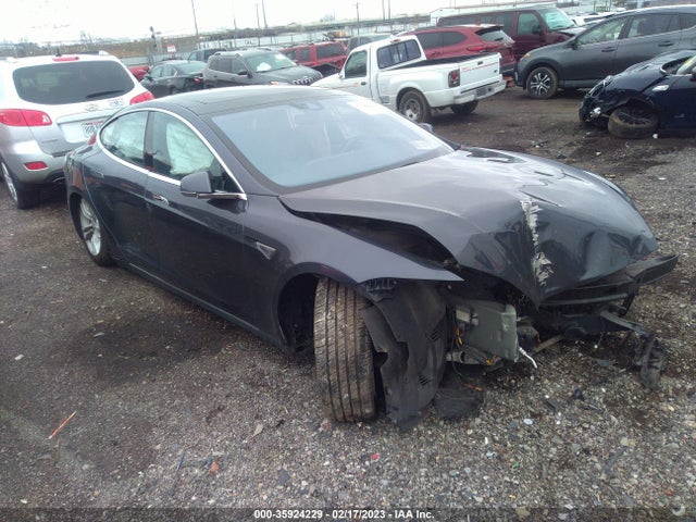 2015 Tesla Model S, VIN: 5YJSA1E42FF102059