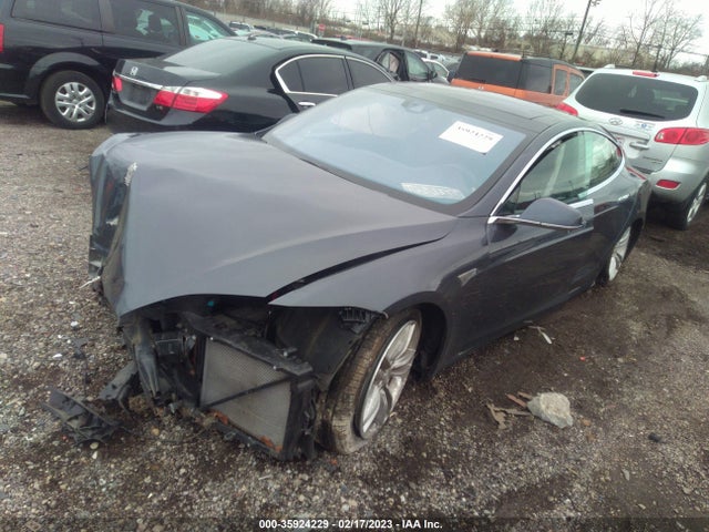 2015 Tesla Model S, VIN: 5YJSA1E42FF102059