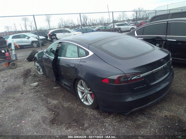 2015 Tesla Model S, VIN: 5YJSA1E42FF102059