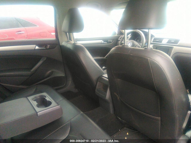 1VWAT7A34FC123365 Volkswagen Passat 1.8t Limited Edition