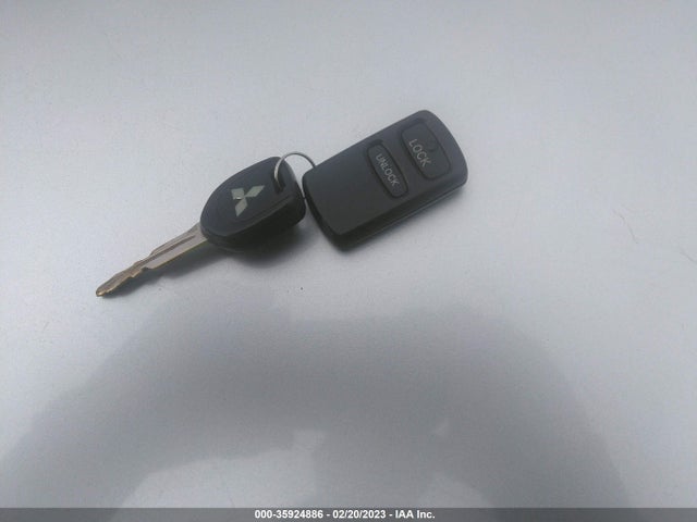 Mitsubishi Outlander 2005 JA4LZ81F15U003648 Image 3