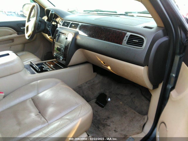 2011 GMC YUKON XL DENALI VIN: 1GKS2MEF3BR218282