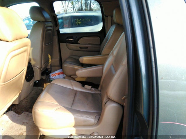 2011 GMC YUKON XL DENALI VIN: 1GKS2MEF3BR218282