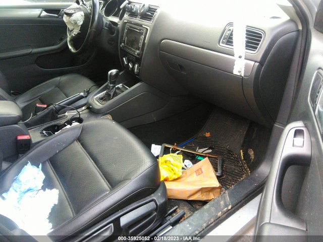 3VWLA7AJ4FM418073 Volkswagen Jetta Sedan 2.0l Tdi Se