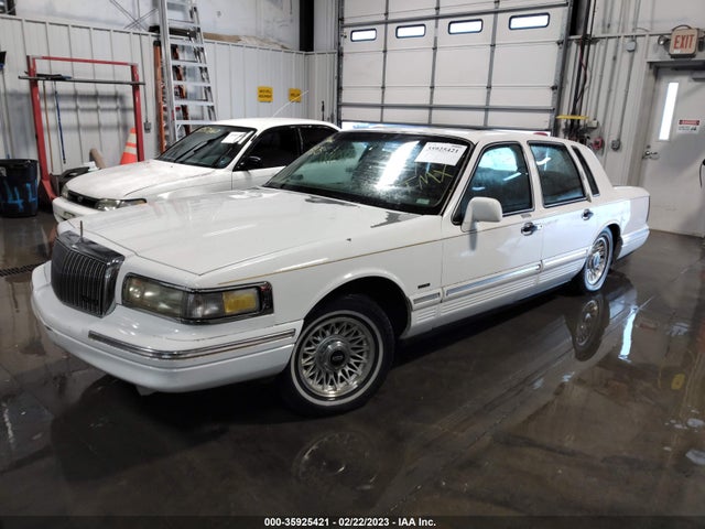1996 LINCOLN TOWN CAR EXECUTIVE VIN: 1LNLM81WXTY688853