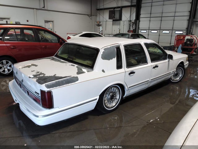 1996 LINCOLN TOWN CAR EXECUTIVE VIN: 1LNLM81WXTY688853