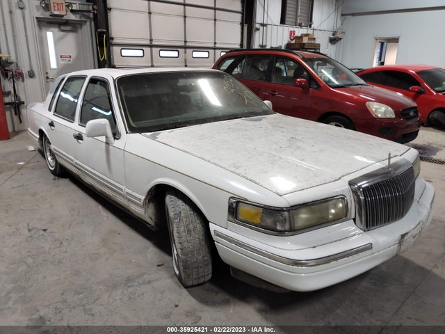 1996 LINCOLN TOWN CAR EXECUTIVE VIN: 1LNLM81WXTY688853