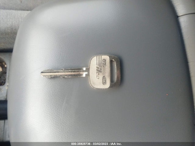 JS3TY92V464101984 Suzuki XL-7