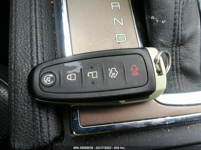 Lincoln MKX 2011 2LMDJ8JK0BBJ23585 Image 3