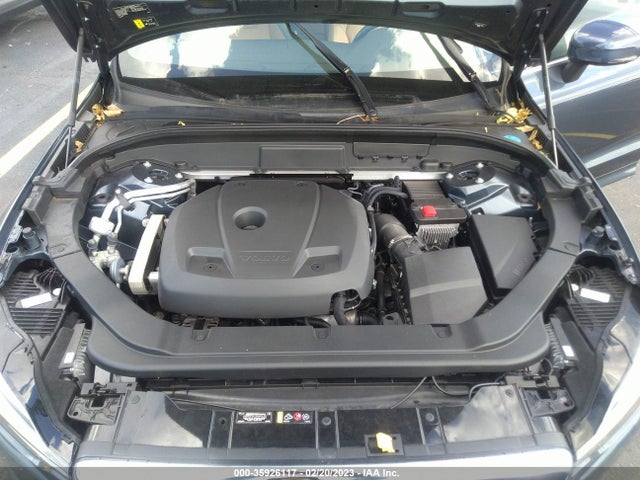 2020 VOLVO XC60 MOMENTUM VIN: YV4102DK8L1581027