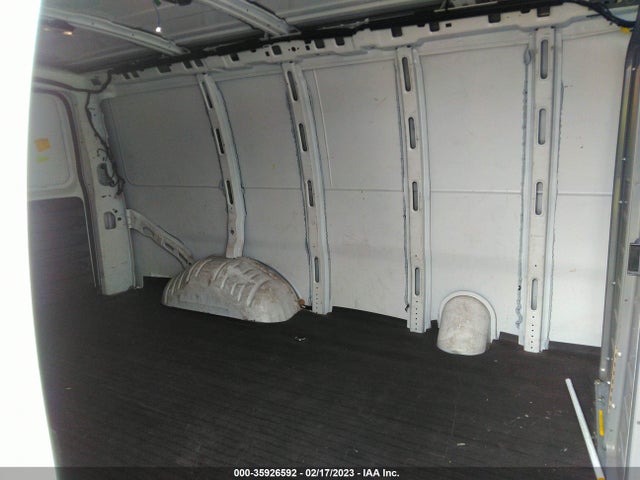 Chevrolet EXPRESS CARGO VAN 2017 1GCWGAFFXH1348143 Image 9
