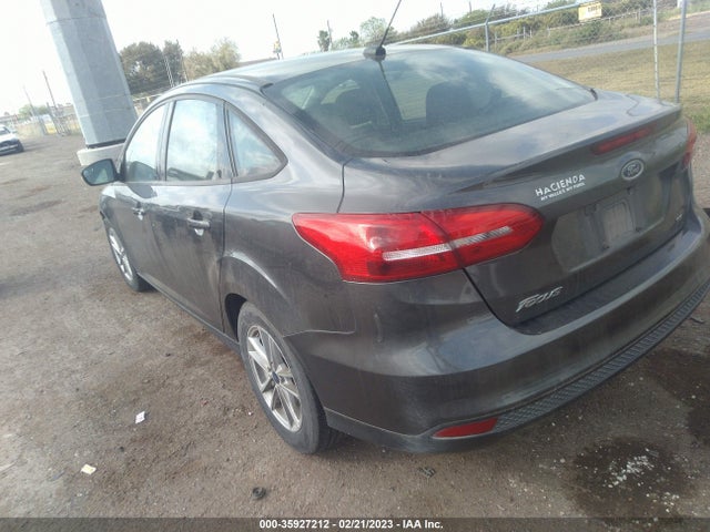 Ford FOCUS SE 2017 1FADP3F2XHL303312 Image 3