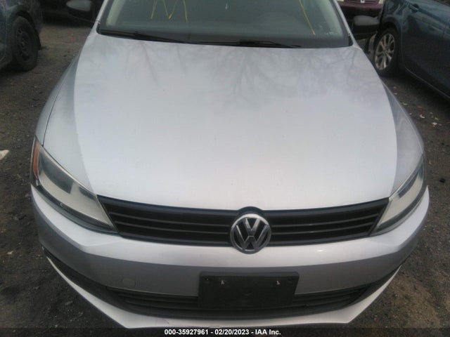 3VW2K7AJ9BM083945 Volkswagen Jetta Sedan S