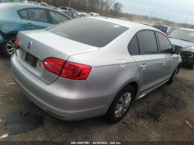 3VW2K7AJ9BM083945 Volkswagen Jetta Sedan S