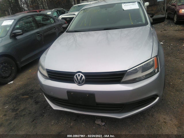 3VW2K7AJ9BM083945 Volkswagen Jetta Sedan S