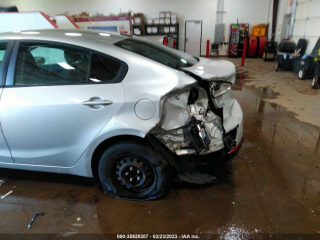 KNAFK4A65E5190299 KIA FORTE LX
