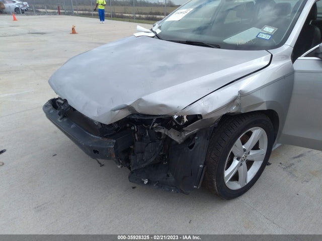 1VWBP7A32CC039811 Volkswagen Passat Se W/sunroof