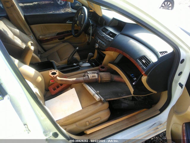2011 HONDA ACCORD SDN EX-L VIN: 1HGCP3F8XBA031083