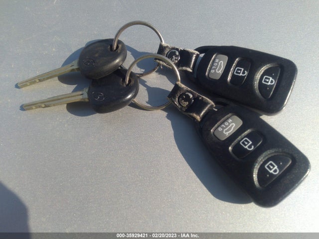 2013 HYUNDAI ELANTRA GLS VIN: 5NPDH4AE0DH429711