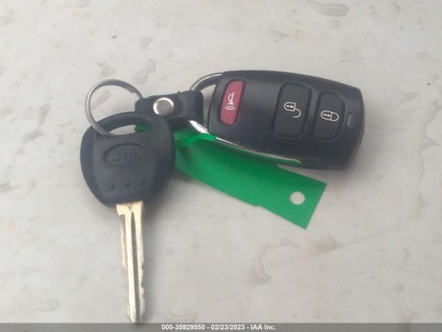 KNDMB233286202814 KIA SEDONA LX
