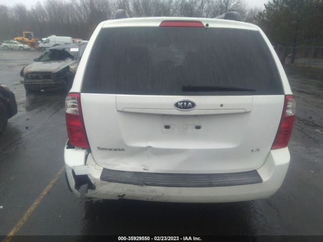 KNDMB233286202814 KIA SEDONA LX