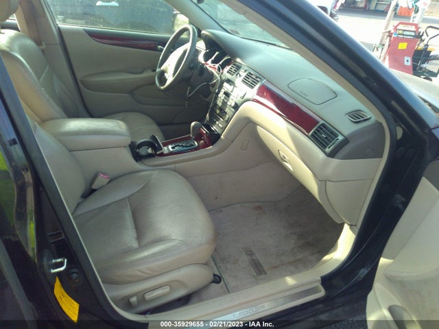 2002 LEXUS ES 300 VIN: JTHBF30G520043918