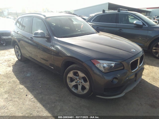 2015 BMW X1, VIN: WBAVM1C56FV318821