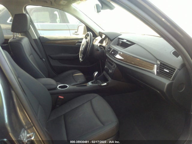 2015 BMW X1, VIN: WBAVM1C56FV318821